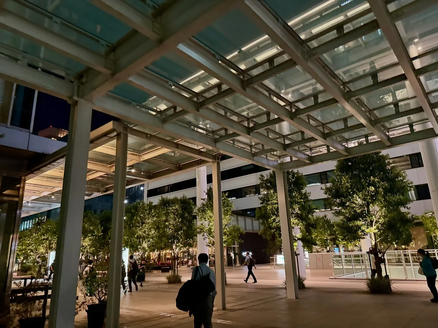 田町のみなとパーク芝浦にて委嘱式に参加してからAbhiへ向か...