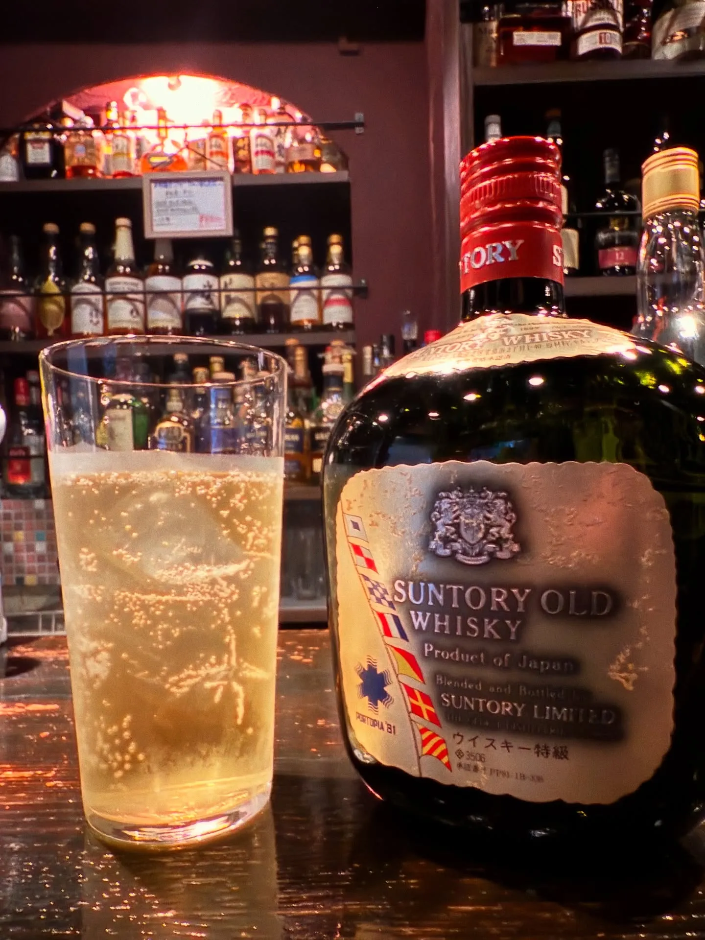 初めてAbhiの階段降りてから徒歩10秒のBarカルマーレへ...