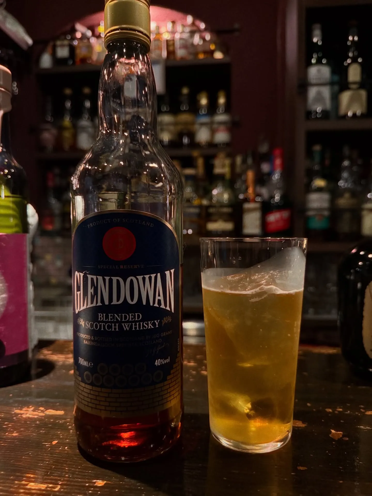 初めてAbhiの階段降りてから徒歩10秒のBarカルマーレへ...