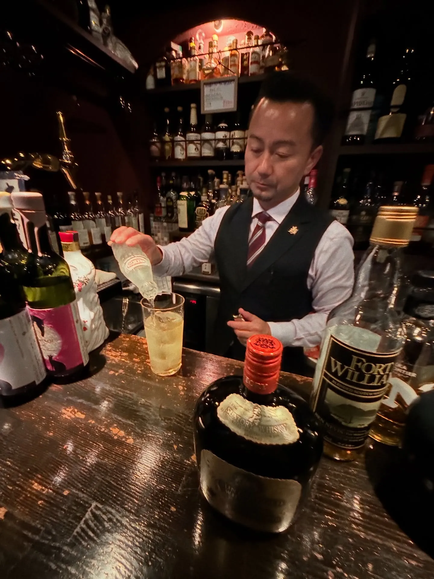 初めてAbhiの階段降りてから徒歩10秒のBarカルマーレへ...